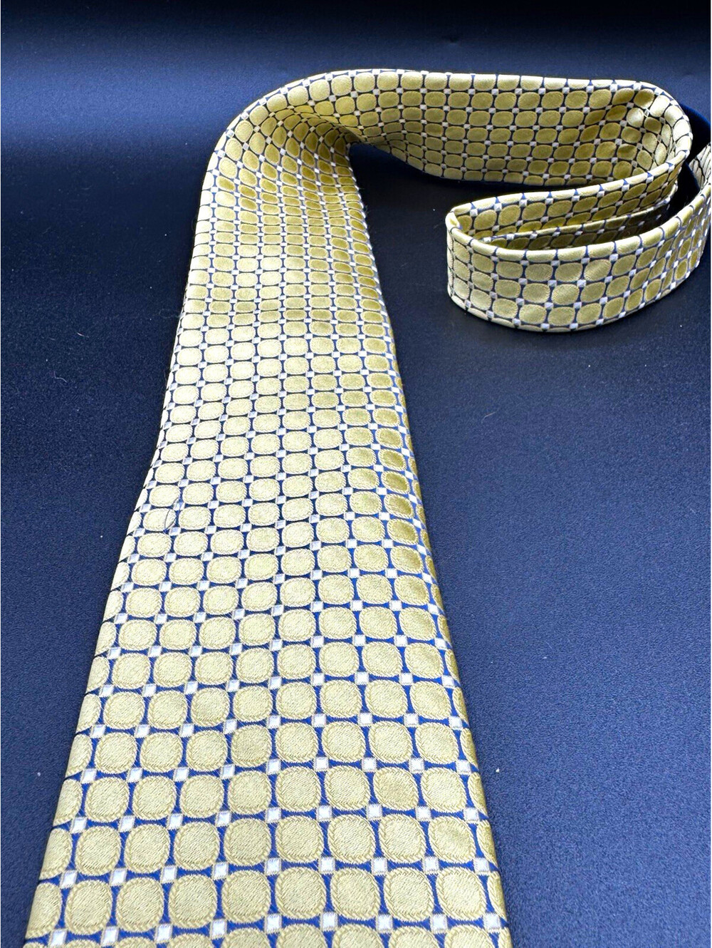 Tommy Hilfiger Mens Silk Tie Yellow Navy Geometric Preppy 59” x 3.25”